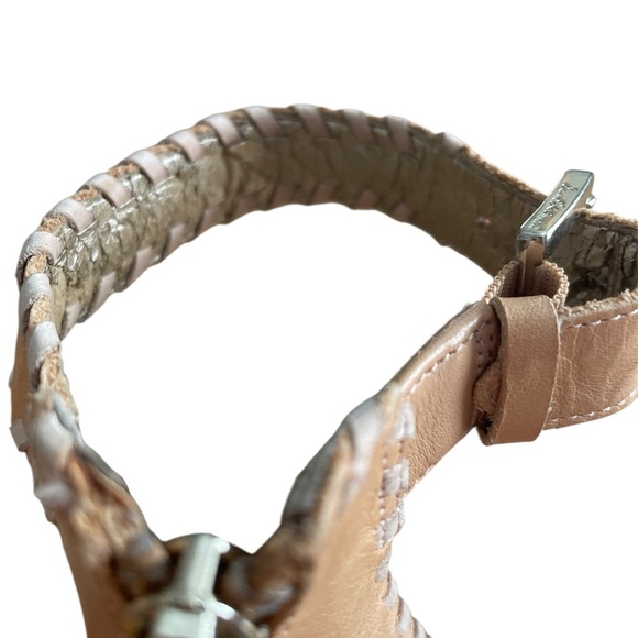 Sam Edelman Tan and Cream Sandals with Criss-Cross Design - Picture 4 of 4